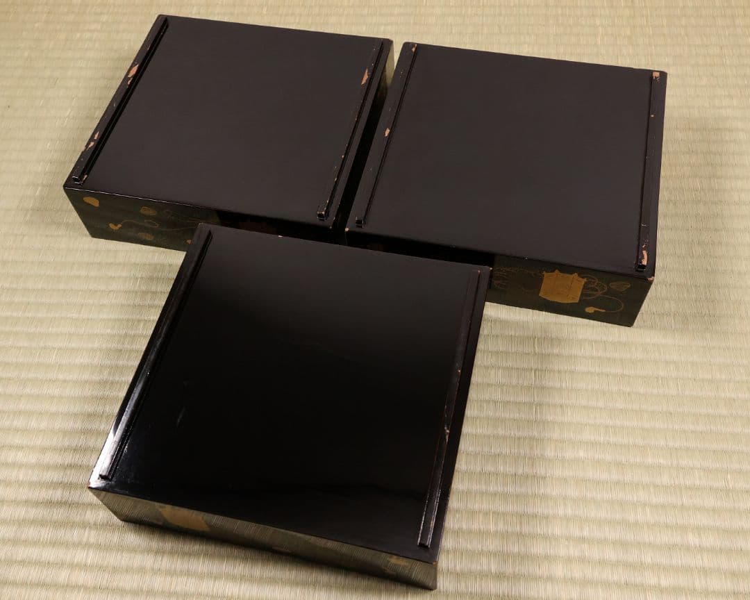 木製漆器 貝桶 金蒔絵 三段 重箱 黒塗 朱塗 梨地 雛 漆芸【MA745