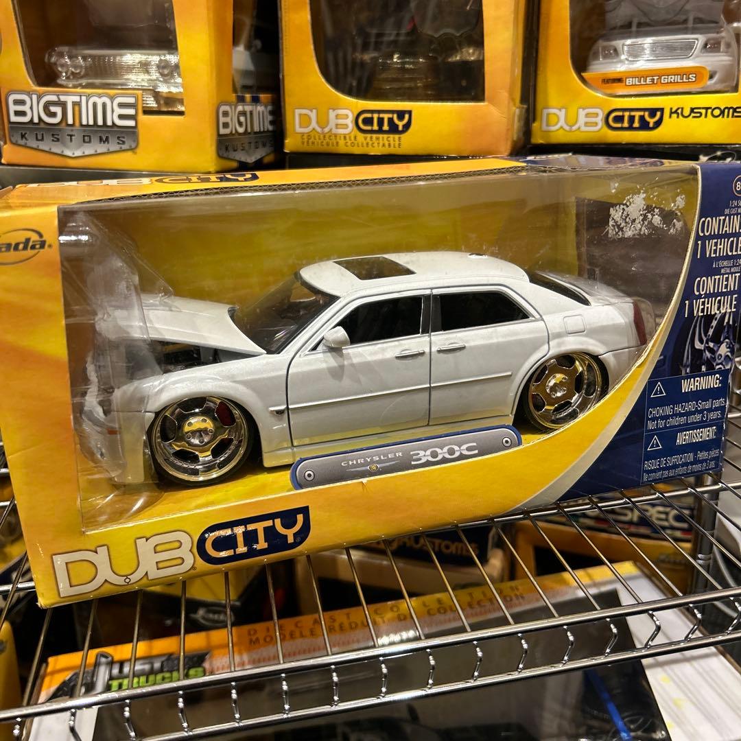 DUB CITY Chrysler 300C ホワイト 1/24 JADA DUB CITY CHRYSLER 300C 1:24 WHITE REVERSE DOORS | eBay