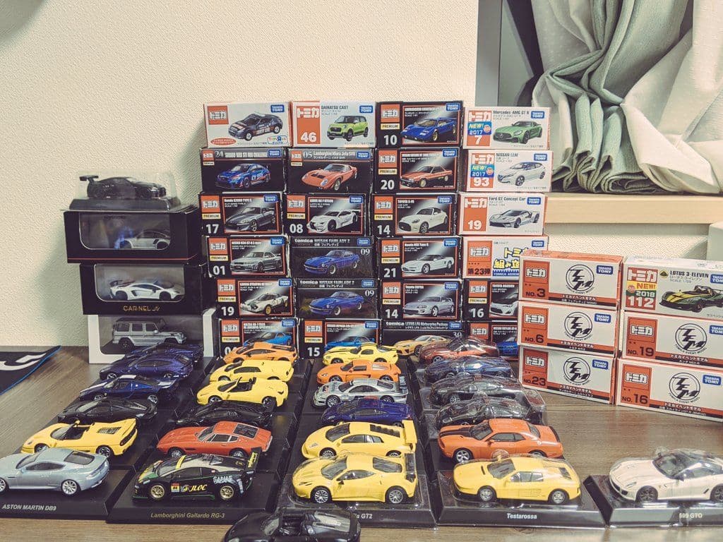 京商 トミカ 56台セット トミカ みんなで食べよう!トミカたべもの屋さんセット｜トミカギフト