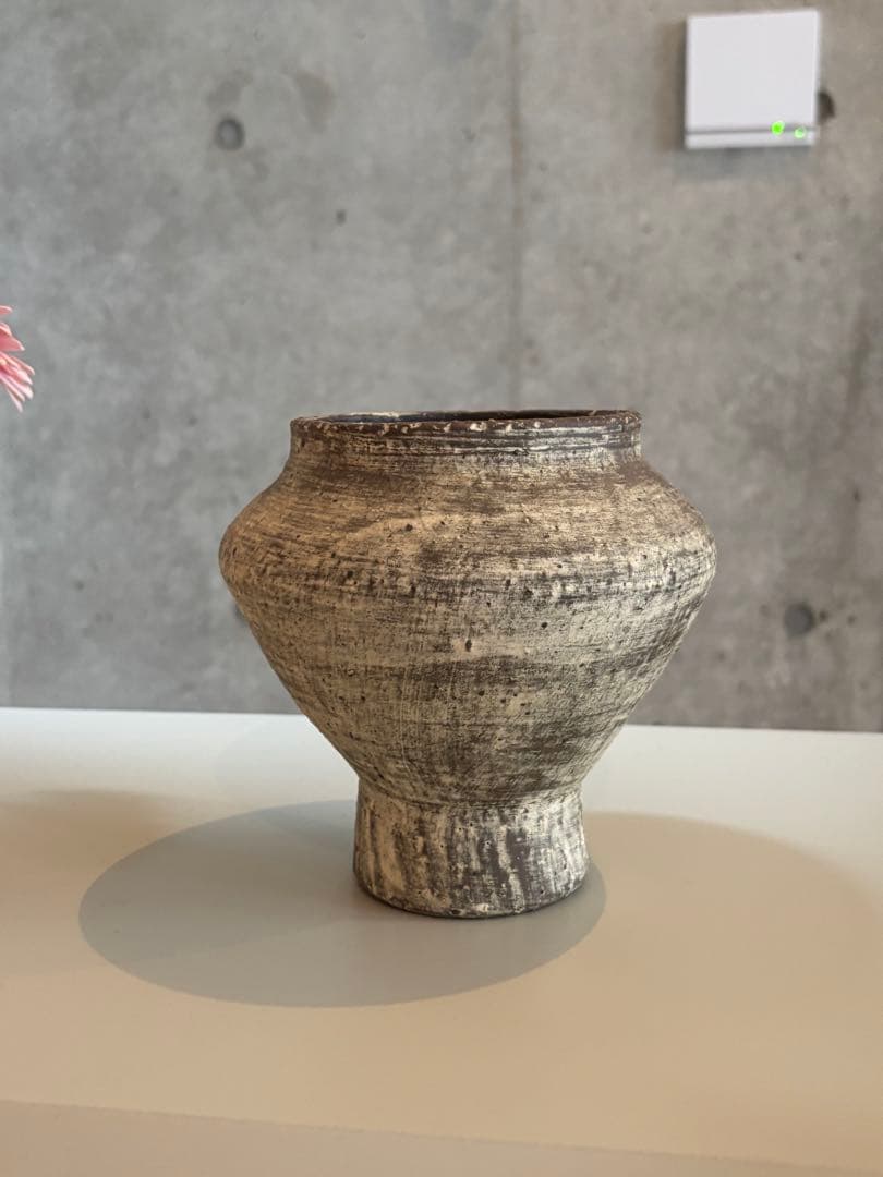 手作り陶器花瓶 台湾 花入 花瓶 陶芸 手作り陶器 ツーもち-陶磁器 - Pinkoi