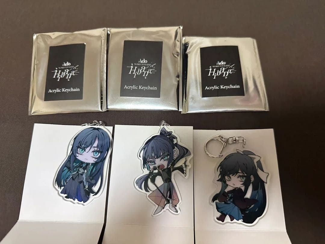 Ado Hibana つやりつやりアクリルキーホルダーズ - メルカリ