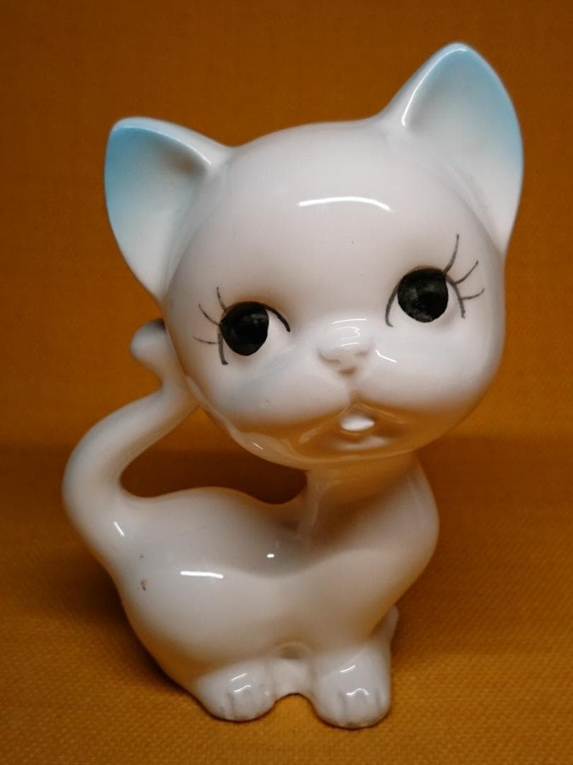 ネコ　猫　白猫　陶器　オブジェ　置物　インテリア　工芸品　美術品　A3055 Amazon.co.jp: 猫 置物 インテリアオブジェ ネコ 雑貨 陶器 置き物