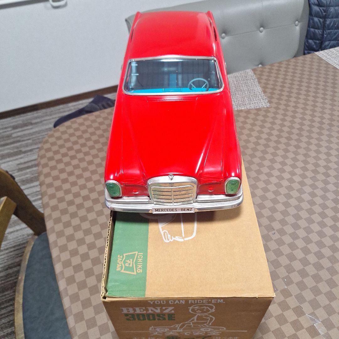 Mercedes-Benz 300SE レッド ミニカー 1/18 - メルカリ