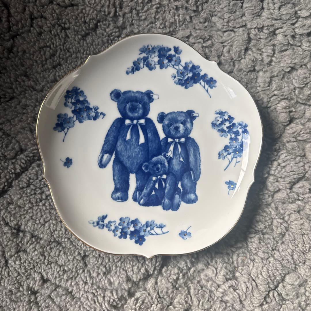 クマのイラスト 波型皿 ぼくたちクマ大皿(B)[お一人様2点まで] - Craft・Gift ヤッチとムーン