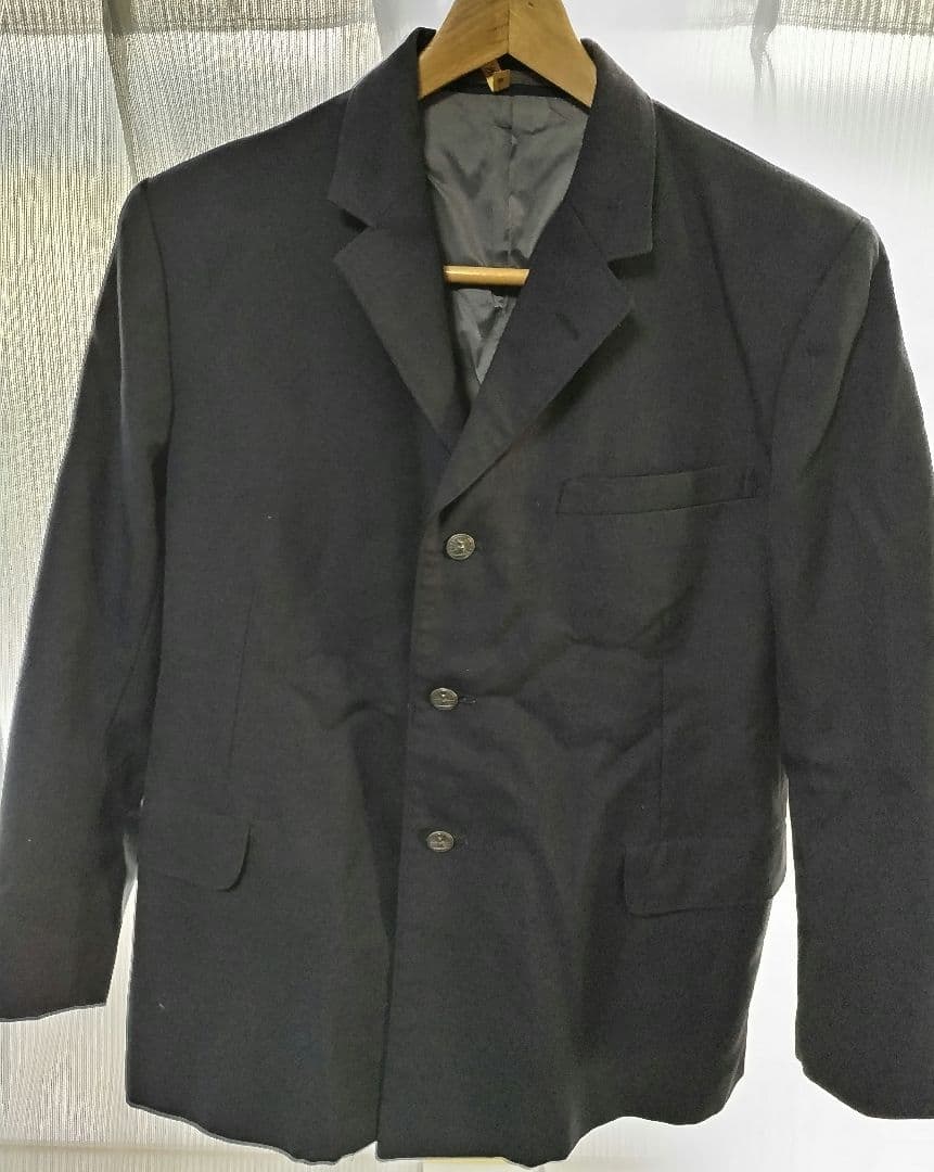 旧国鉄の制服(冬服) この年代でいうと、客専の服装は3種類あります。 ダブルの冬服 麻生地