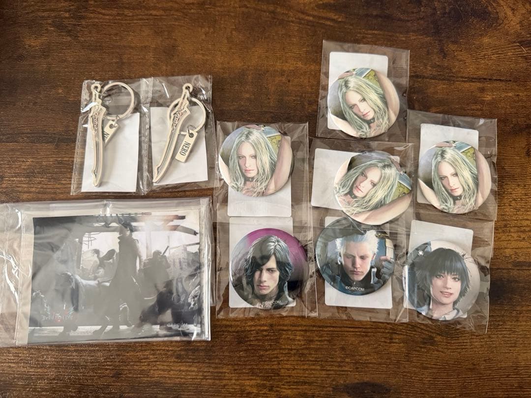 カプくじ トリッシュV ネロ 缶バッジ マルチクロス DMC5 デビル