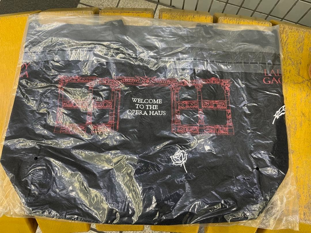 新品未開封】レディガガ OPERA HAUSTOTE（BLACK）トートバッグ - メルカリ