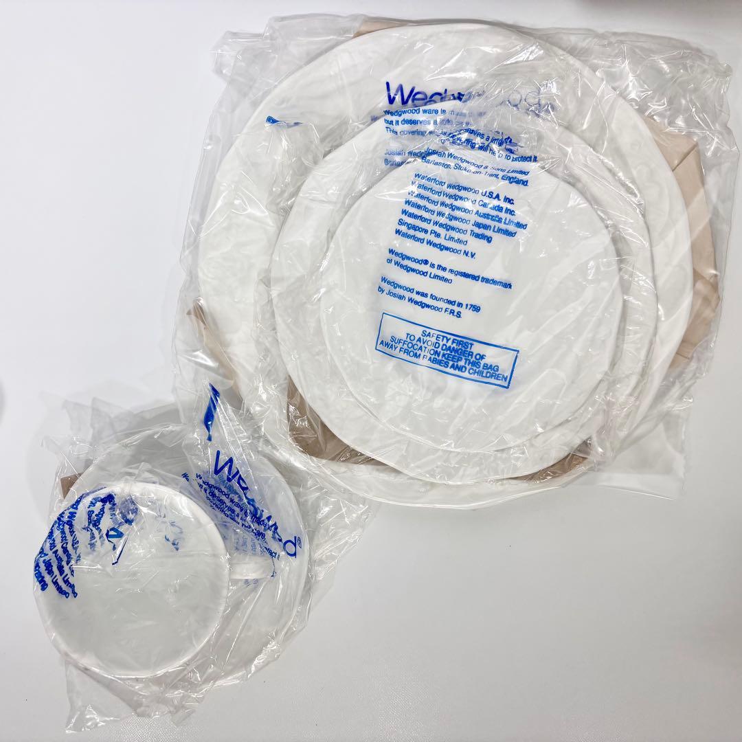 希少！新品・未使用・廃盤品！ウェッジウッド ストロベリーバイン 黒壺
