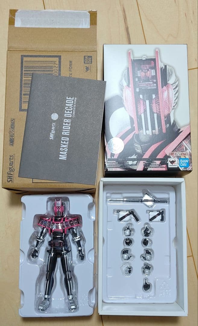 仮面ライダーディケイド　コンプリート　真骨彫 仮面ライダーディケイド コンプリートフォーム」がS.H.Figuarts（真骨