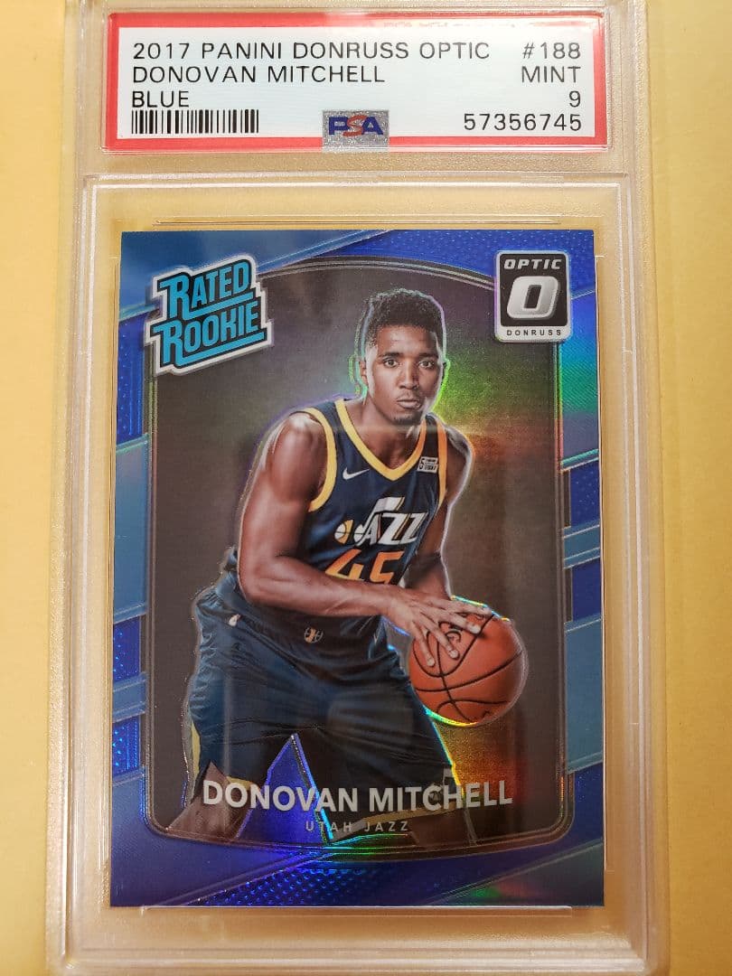 49シリ ドノバンミッチェル ブループリズム チームカラー 2017オプティック Donovan Mitchell 2017 Prizm Mosaic #5 Base Price Guide - Sports