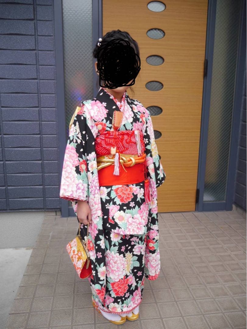 晴れ着‼️七五三用着物 黒とピンクの花柄 七五三(三歳女の子)着物レンタル｜バラ柄黒着物×ピンク被布｜W-G-3-84