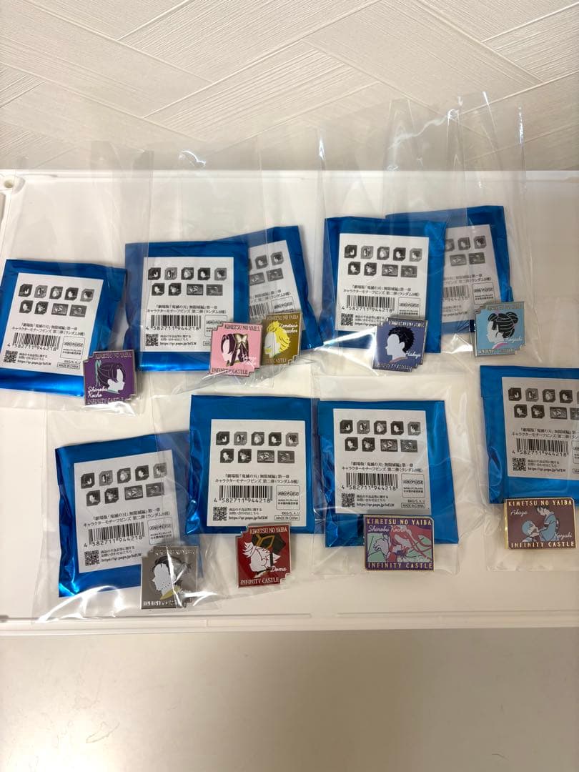 劇場版 鬼滅の刃 無限城編 キャラクターモチーフピンズ 第二弾 狛治　恋雪　胡蝶 キャラクターモチーフピンズ 第二弾 コンプリート 鬼滅の刃 劇場版