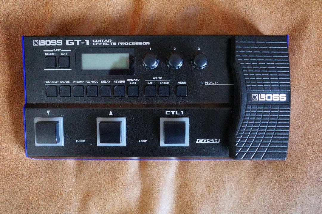 【美品/2ヶ月使用】BOSS GT-1 ＋ GT-1の教科書 セット（箱・説付） BOSS マルチエフェクター GT-1 + 純正アダプター 教科書 セット : 三木
