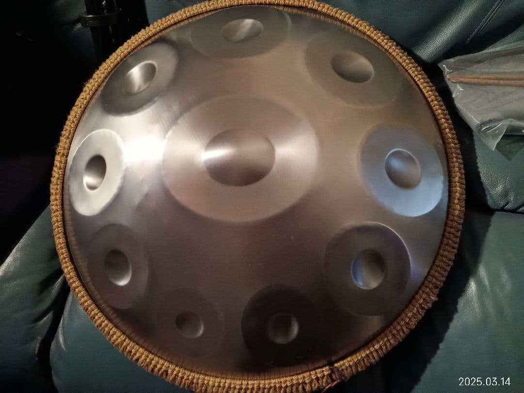 ハンドパン　10音　 22インチ(約56cm)　Dマイナー　 試奏動画あり MASH handpan. 10音 D Kurd ・ D マイナー Silver (研磨仕上げ) 440hz