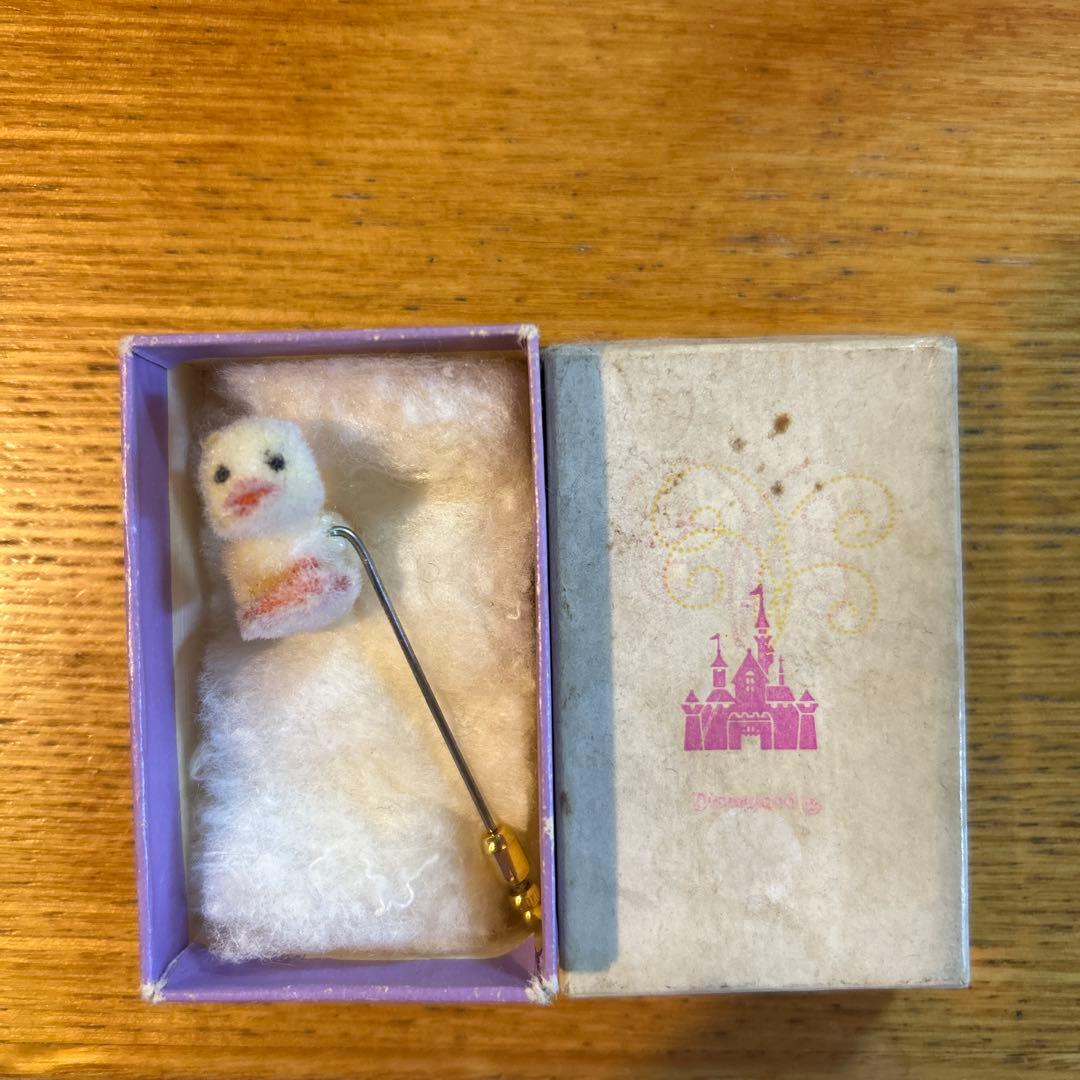 【お値下げ】激レアレトロ1970年代のディズニーランドみにくいアヒルの子ブローチ お値下げ】激レアレトロ1970年代のディズニーランドみにくいアヒルの子