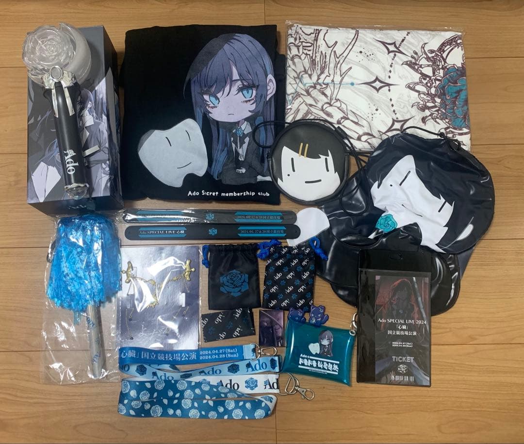 Adoグッズ　Tシャツ、ブローチ、チケットホルダー等) Tシャツ【Ado Official Shop】